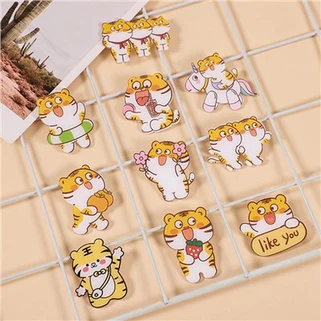 Ntxim hlub Enamel Pins