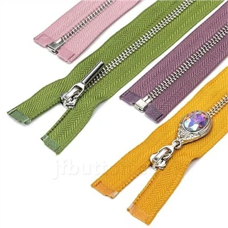Hlau Zippers Los Ntawm Lub Vaj