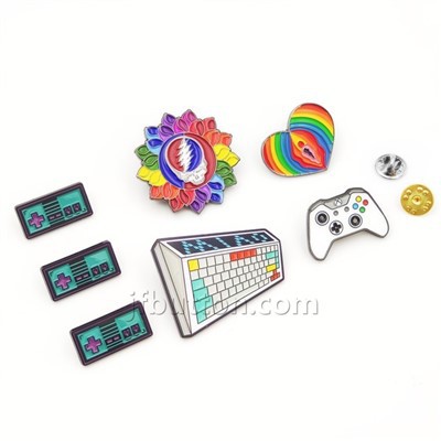 Cov tsiaj ntawv Brooches Thiab Pins