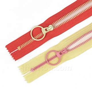 Yas Raug Kaw -} qhov kawg zipper rau khaub ncaws